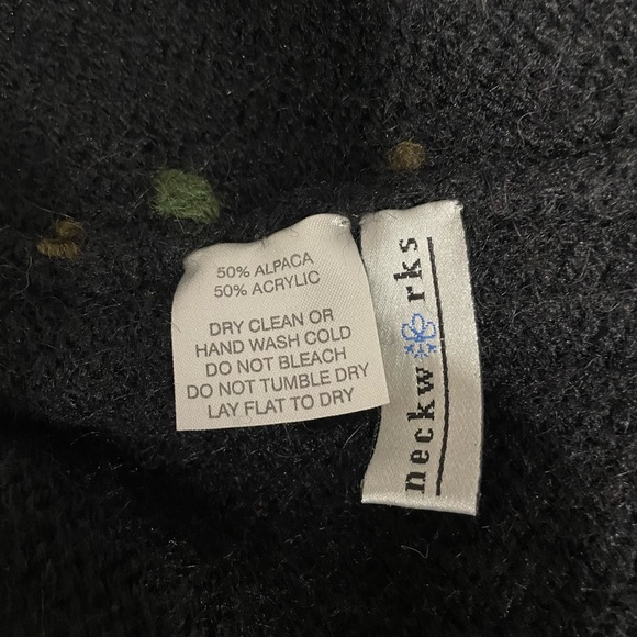 Neckworks Vintage Alpaca Blend Wool Hat with Red Floral Accents - Picture 4 of 4